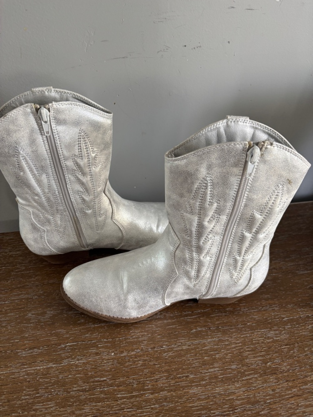 MIA Metallic Silver Western Ankle Boots girls size 5 - Picture 3 of 6